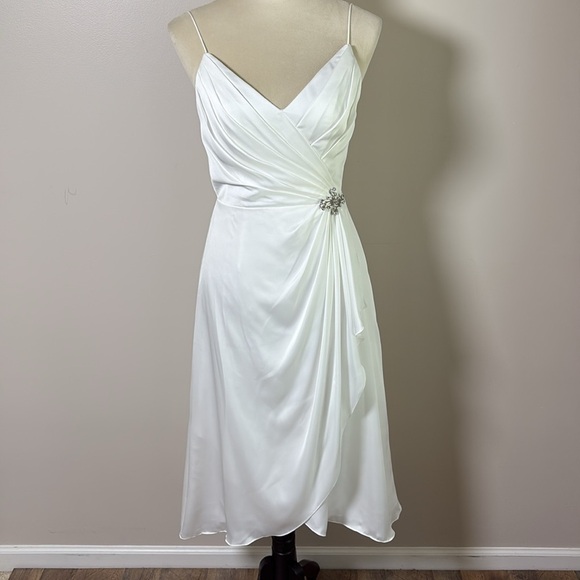 DB STUDIO Ruched Charmeuse Sheath Dress with Brooch Faux Wrap Skirt White Size 2 - Picture 2 of 14